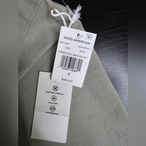 Good American NWT Essential Biker Shorts Color Agave Size 2 RN 151301 - Picture 14 of 16